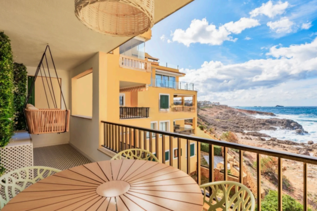 Mallorca, Luxury Seafront Apartment - Nomadu