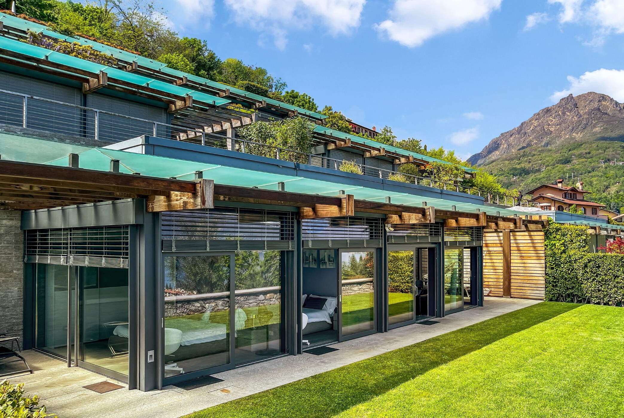 Como Essence, Menaggio, Lake Como – garden apartment with panoramic lake views