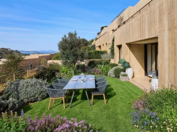 Sa Riera Costa Brava new-build garden apartment with sea views