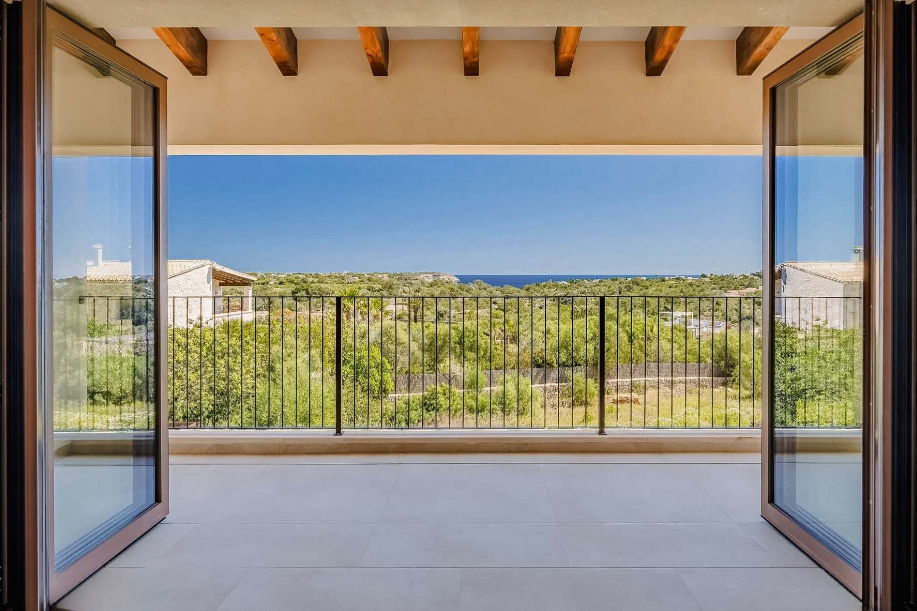 Lucera 02 Lucera, Cala Llombards, Mallorca – wraparound terraces with views of the sea and countryside