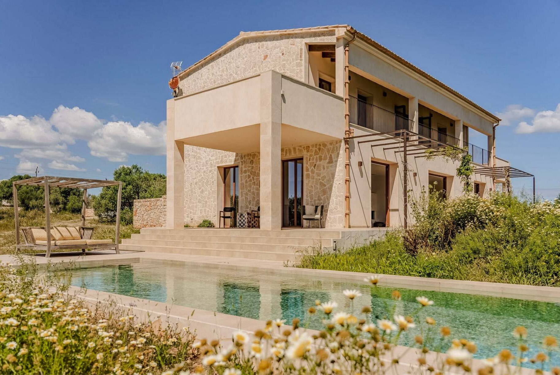 Lucera, Cala Llombards, Mallorca – open-plan living and dining area with fireplace