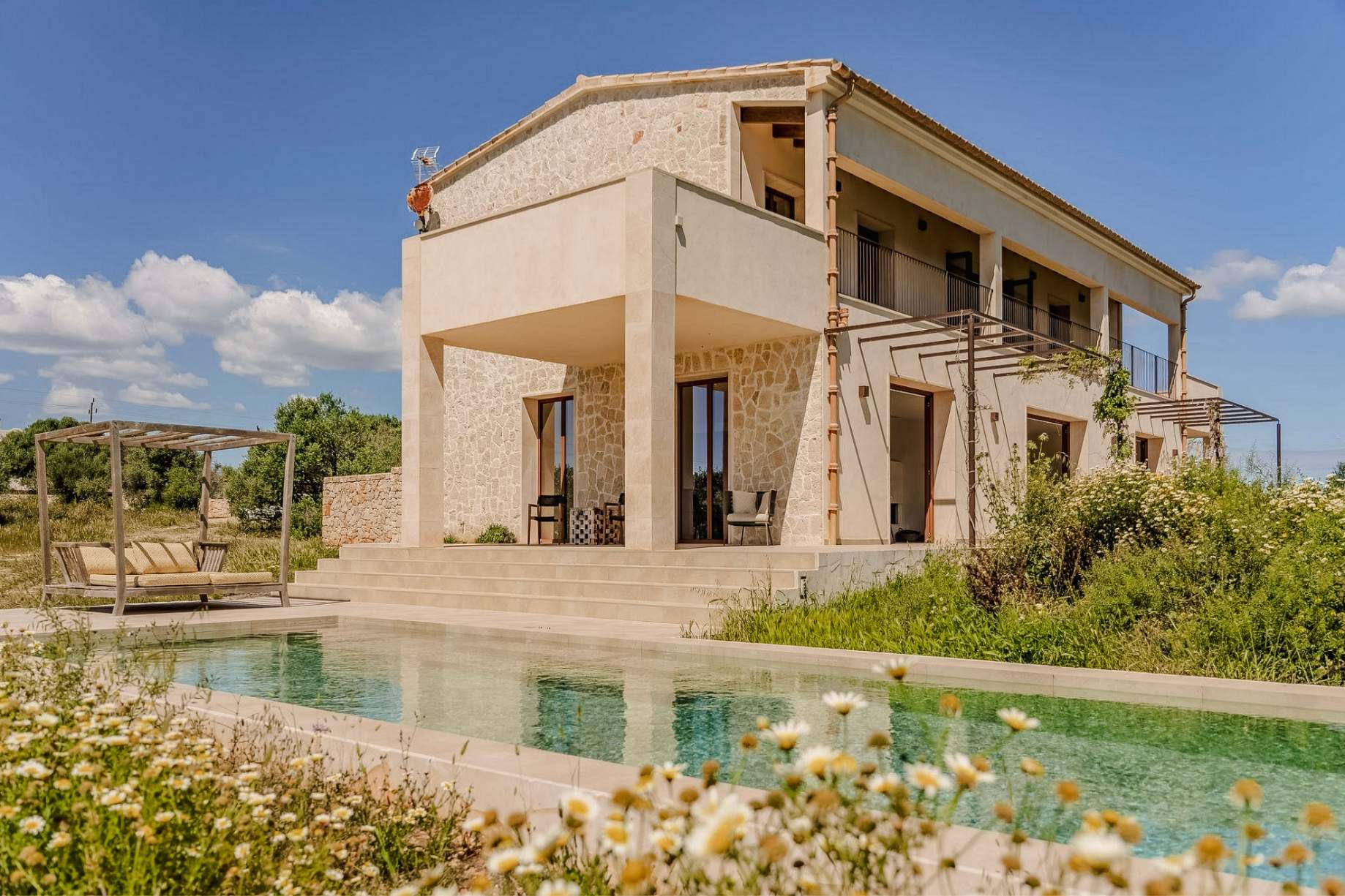 Lucera 03 Lucera, Cala Llombards, Mallorca – open-plan living and dining area with fireplace