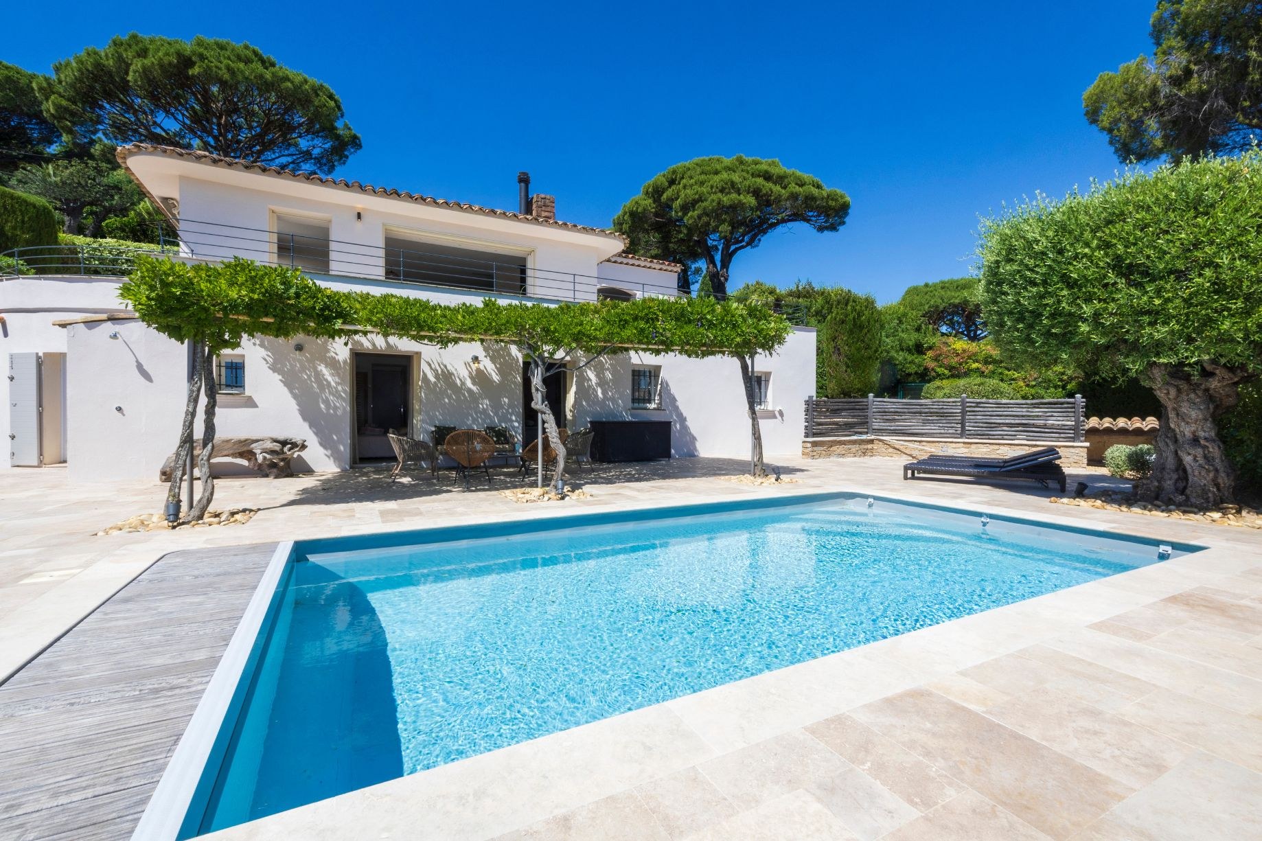 villa-azurine-fr1120a-02