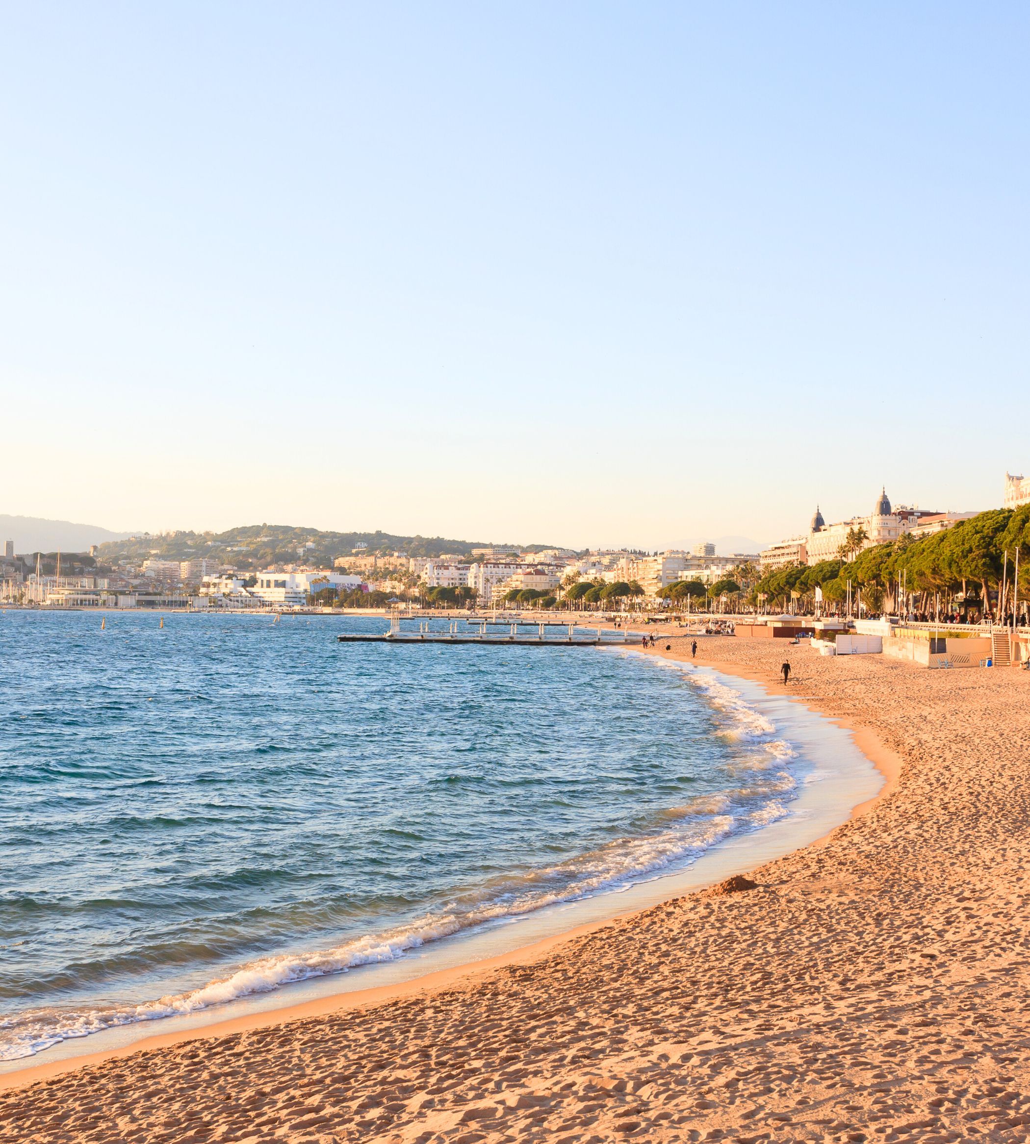 cannes-esprit-fr1192a-11 Cannes — sandy beach and bay
