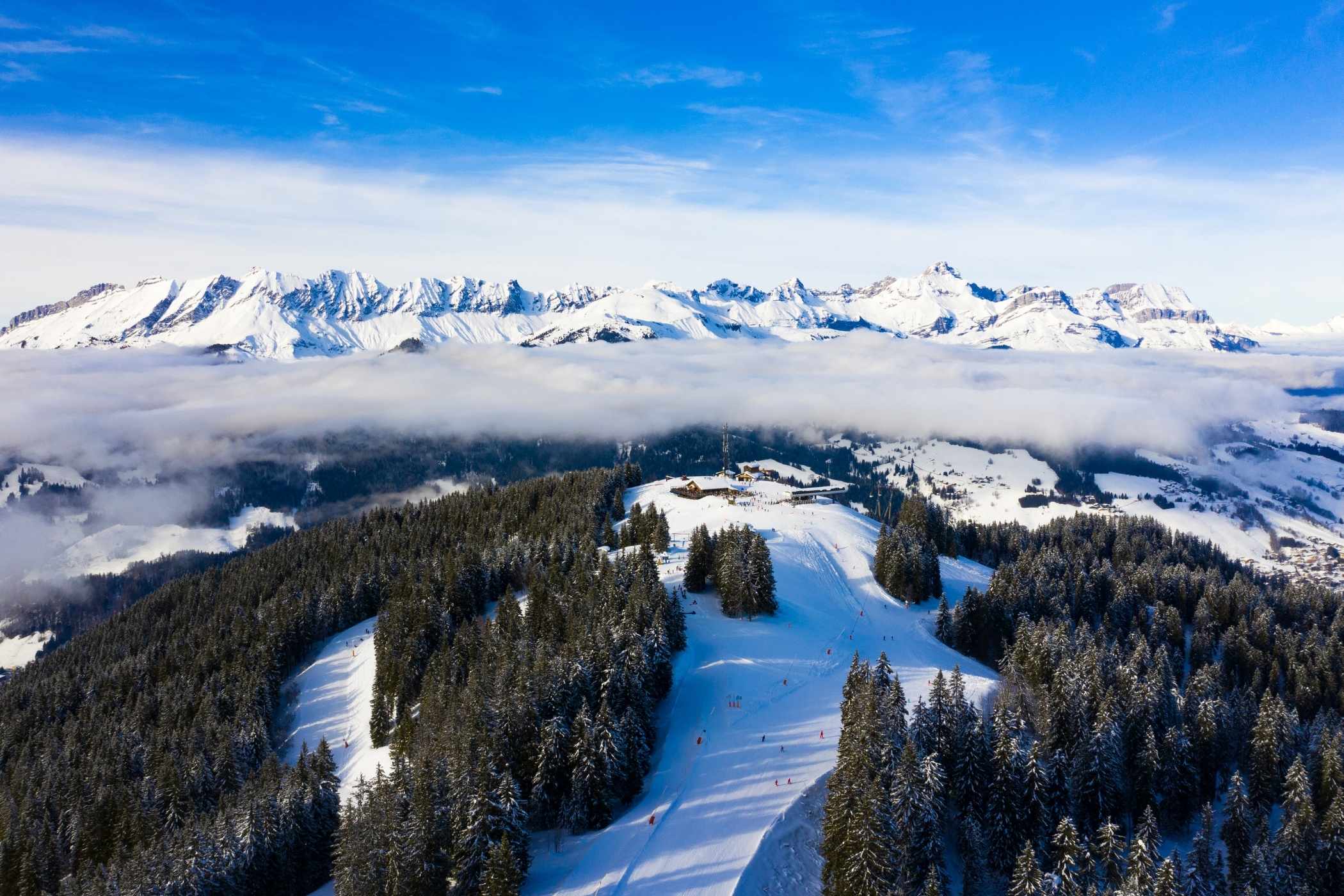 jardin-combloux-fr1186a-10 Combloux — snow-covered slopes above the village